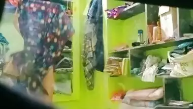 Desi Hidden Cam Bhabhi Dress Change Viral Mms Ihindi Porn Video