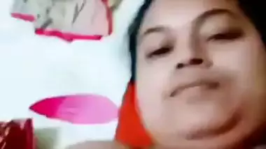 Man drills a chubby woman’s pussy in a village sex video