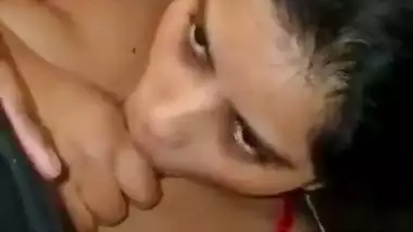 Sexy, big boob GF gives an Indian blowjob in bed