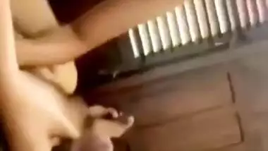 Desi cute girl suck her bf dick