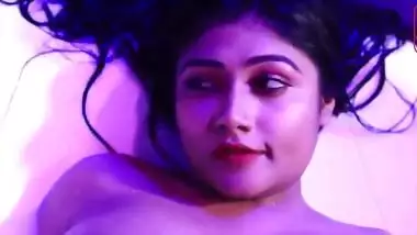 Bath with rose petals waits for the Desi seductress in the porn video