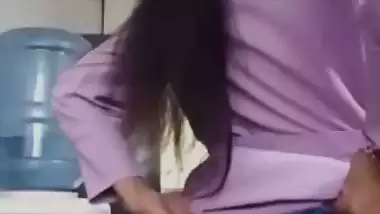 Srilankan girl showing boobs and ass in tuition class
