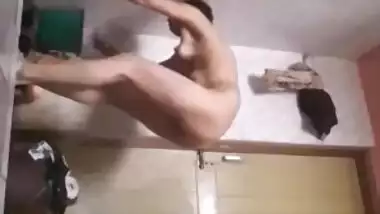 Desi slut doesn't see the XXX camera filming her in the nude in shower