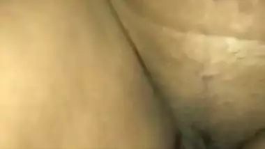 South Indian man shows lady’s pussy in nude mms