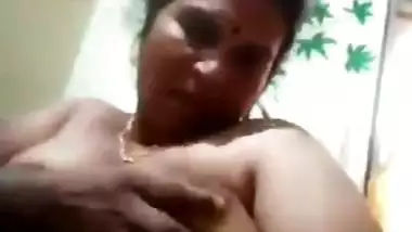 Badi boob aunty solo MMS