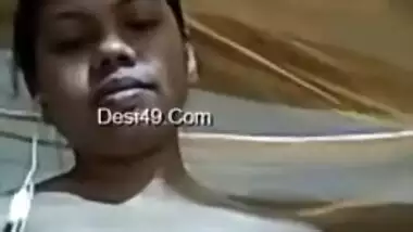 Desi girl puts on earphones to hear guy's porn requests better