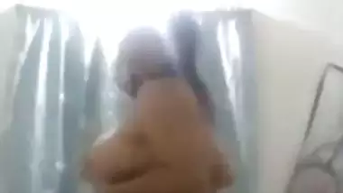 Cute Indian babe nude clip