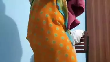 Curvaceous Indian girl removing saree and nude show