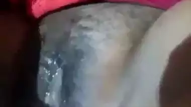 Nude desi Muslim lady fucks her pussy with a plastic dildo