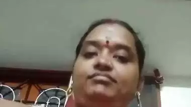Tamil chubby wife boobs showing for secret lover viral MMS