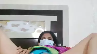 Desi bhabi removing saree and nude show for money