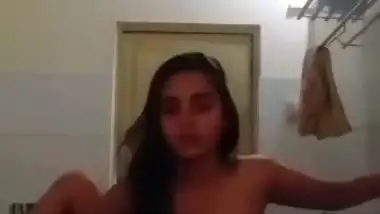 Indian nude MMS of an 18-year-old girl fingering in a bathroom