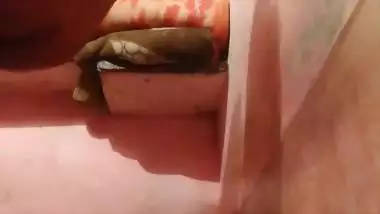 Man bangs a young girl badly in the desi sex video