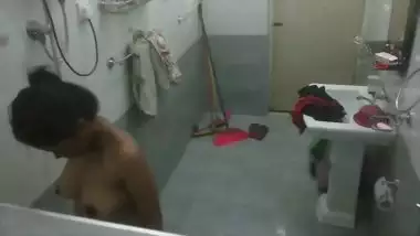 Sri Lankan bathroom spycam