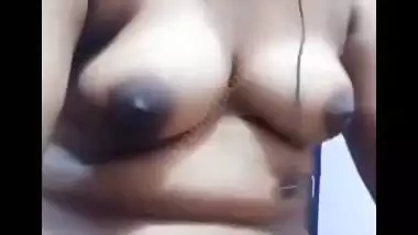Kannada aunty rubbing pussy and fingering on video call