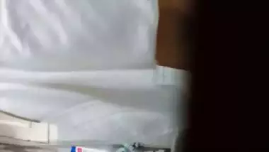 Hairy pussy sister bathing naked caught by brother